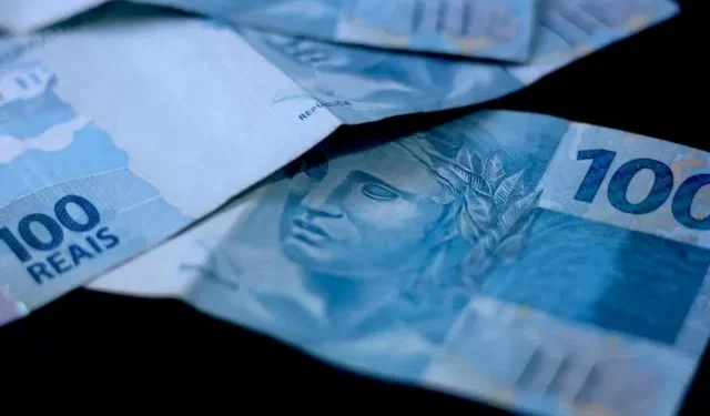 Salário mínimo de R$ 1.621 começa a valer nesta quinta-feira