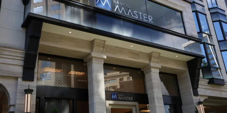 App do FGC volta a funcionar e atende 9 mil pedidos por hora com reembolso do Master