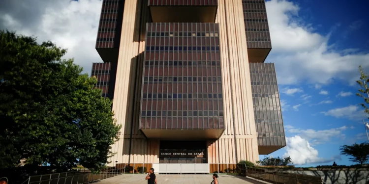 Setor público tem déficit primário de R$ 61,272 bi em 2025 até novembro, revela BC
