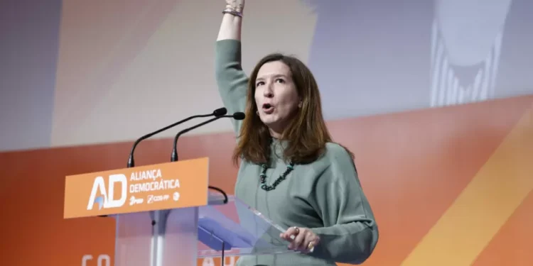 Cecília Meireles declara voto em Seguro na segunda volta