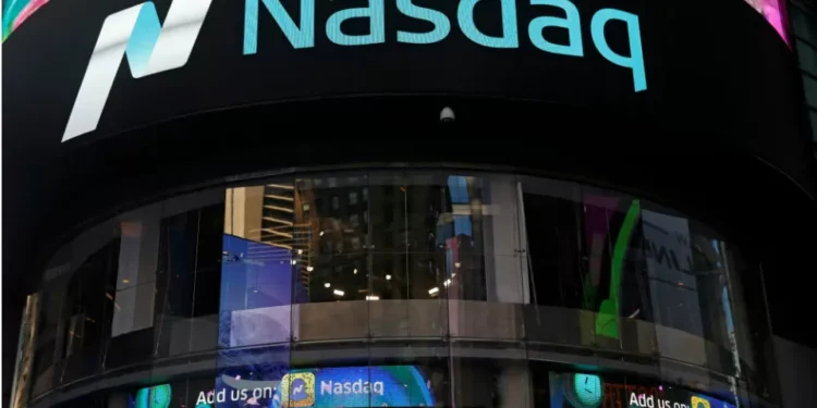 Wall Street encerra sessão apenas com Nasdaq em terreno negativo