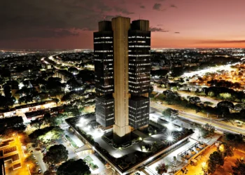 Banco Central mantém Selic em 15% ao ano pela quinta vez seguida, mas prevê corte em março