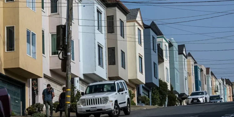 Vendas de moradias usadas nos EUA caem para nível mais baixo em 5 meses