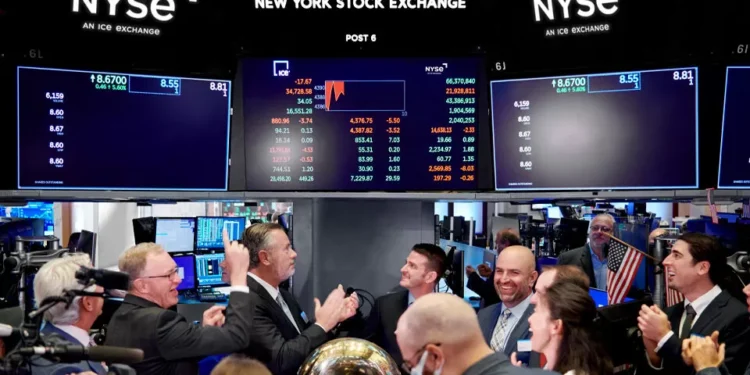 Wall Street fecha mista com ações da UnitedHealth a caíram 19,57%