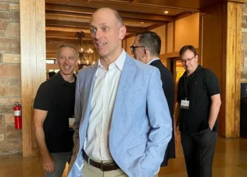 Dirigente do Fed diz que pode haver vários cortes de juros no ano se inflação cair