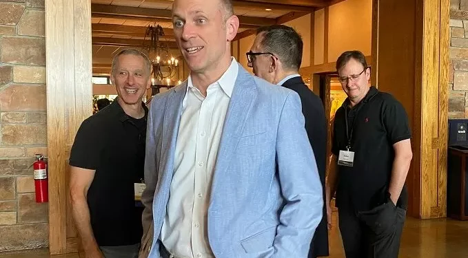 Dirigente do Fed diz que pode haver vários cortes de juros no ano se inflação cair