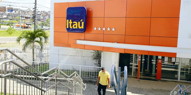 Itaú mantém estratégia conservadora para 2026 diante de juro alto e leve crescimento do desemprego