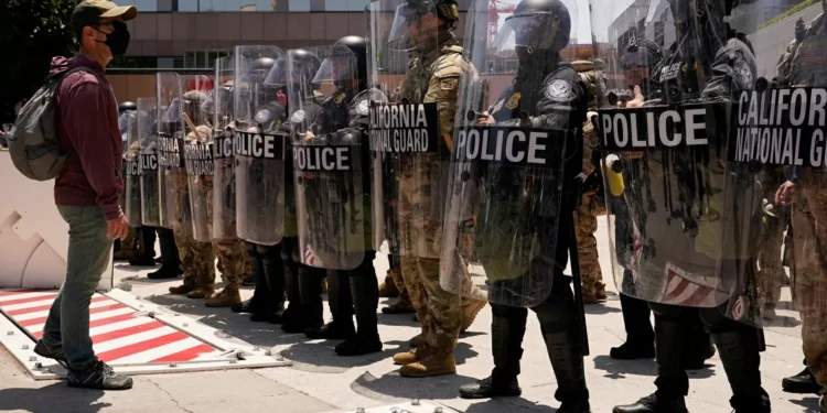 Queda em imigração não autorizada retarda crescimento do emprego, diz estudo do Fed