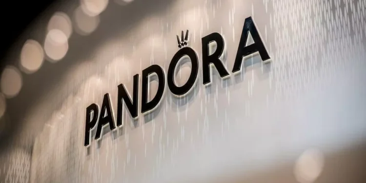 Pandora vai usar platina nas pulseiras para substituir a prata e decisão já se faz sentir na bolsa de valores
