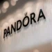 Pandora vai usar platina nas pulseiras para substituir a prata e decisão já se faz sentir na bolsa de valores