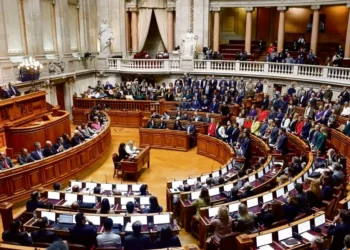 Pacote fiscal aprovado no Parlamento apesar de votos contra do PS