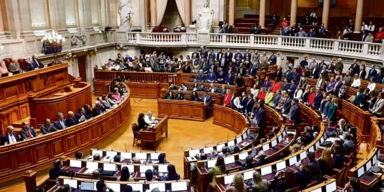 Pacote fiscal aprovado no Parlamento apesar de votos contra do PS