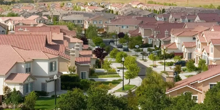 Vendas pendentes de imóveis nos EUA caem 0,8% em janeiro ante dezembro