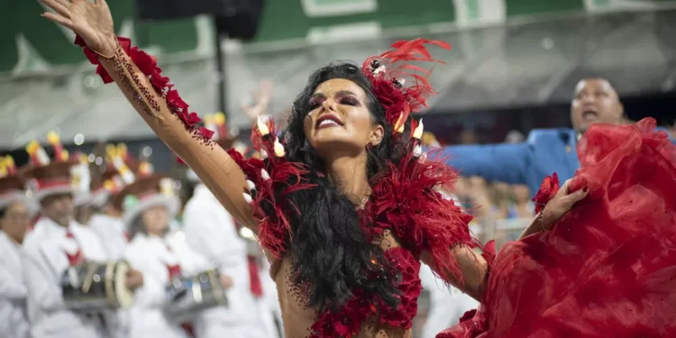 Acadêmicos do Tucuruvi é campeã e volta ao Grupo Especial em São Paulo