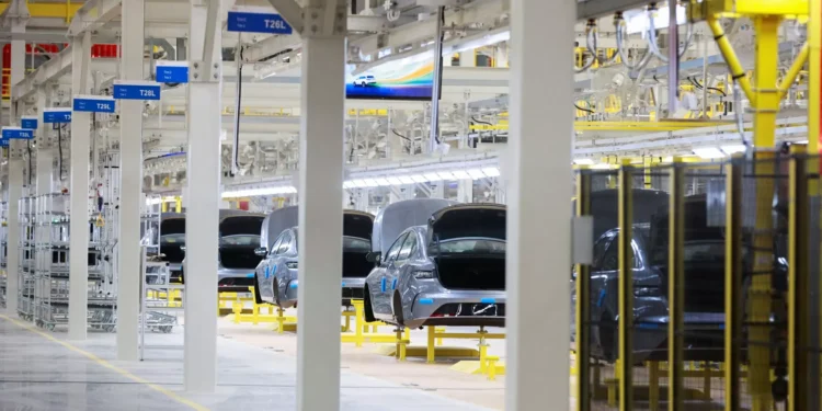 Confiança da indústria do Brasil melhora em fevereiro pelo 3º mês