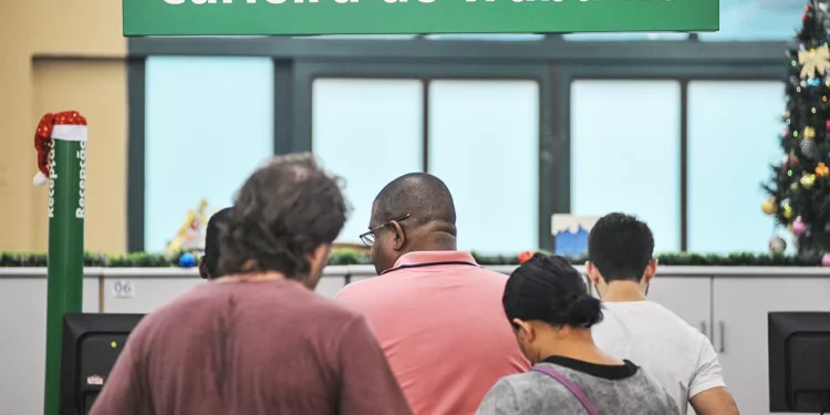 Contratar CLT ou PJ: o que está em jogo na disputa que vai além do salário