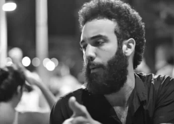 Morre aos 40 anos Tiago West, conhecido por quadro com poesia sobre Recife