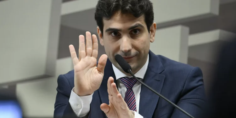 Queda dos juros abre janela para M&A mais seletivo em 2026