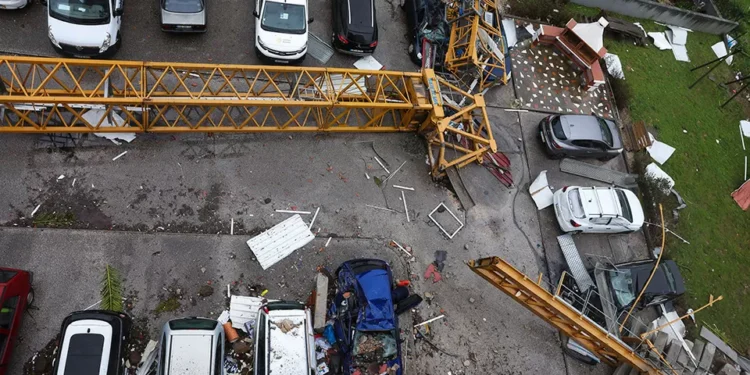 Toda a costa sob aviso laranja devido a ondas e 12 distritos pelo vento e neve