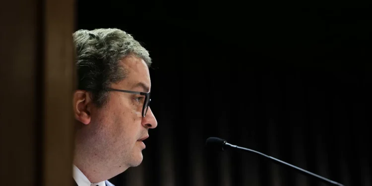 Miranda Sarmento teve alta e retoma funções na próxima semana