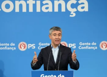 José Luís Carneiro formaliza recandidatura à liderança do PS