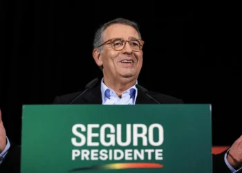 Seguro quer mais do que 50% mais um e conta com casa civil para ter telemóvel de Ventura