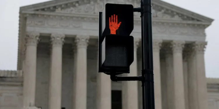 Líderes globais reagem com cautela e estudam retaliações a novas tarifas de Trump