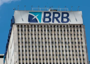 Conselho de administração da Caixa Econômica avalia riscos de incorporar BRB, diz jornal