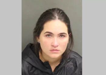 Esposa de Henrique, da dupla com Juliano, é presa nos EUA após tentar fugir de abordagem