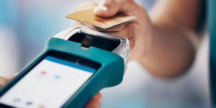 Juros altíssimos e dívida elevada – a bola de neve do consumidor